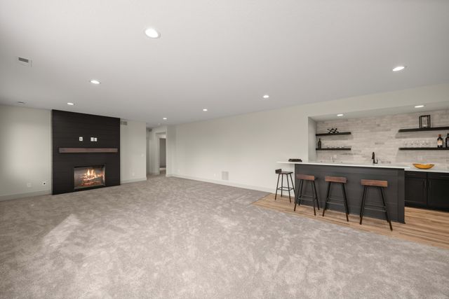 9746 Watermeadow Circle, Johnston, IA 50131