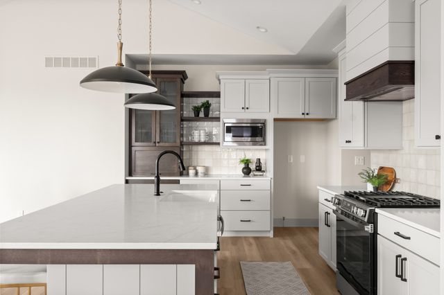 9746 Watermeadow Circle, Johnston, IA 50131