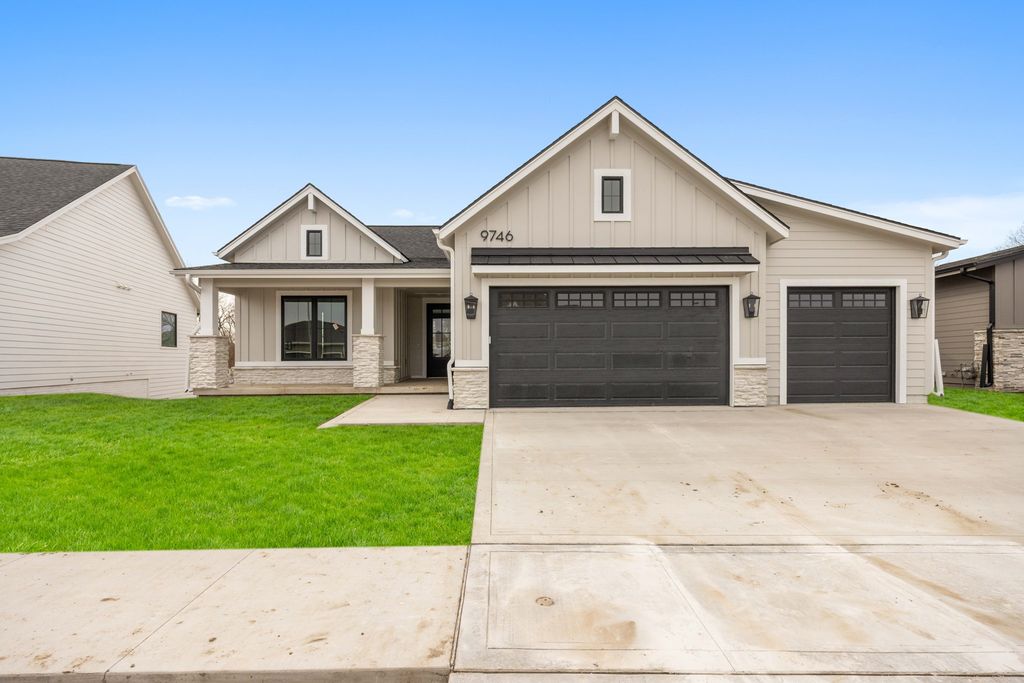 9746 Watermeadow Circle, Johnston, IA 50131