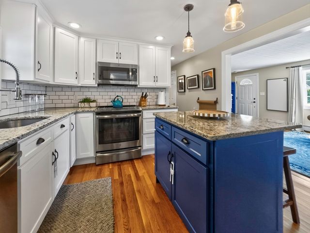 47 Maple Cir, Shrewsbury, MA 01545