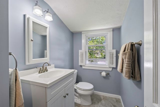 47 Maple Cir, Shrewsbury, MA 01545