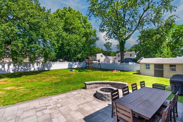 47 Maple Cir, Shrewsbury, MA 01545
