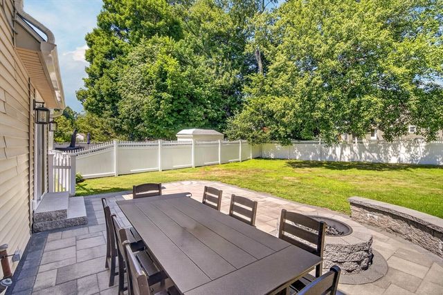 47 Maple Cir, Shrewsbury, MA 01545