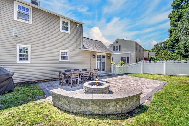 47 Maple Cir, Shrewsbury, MA 01545