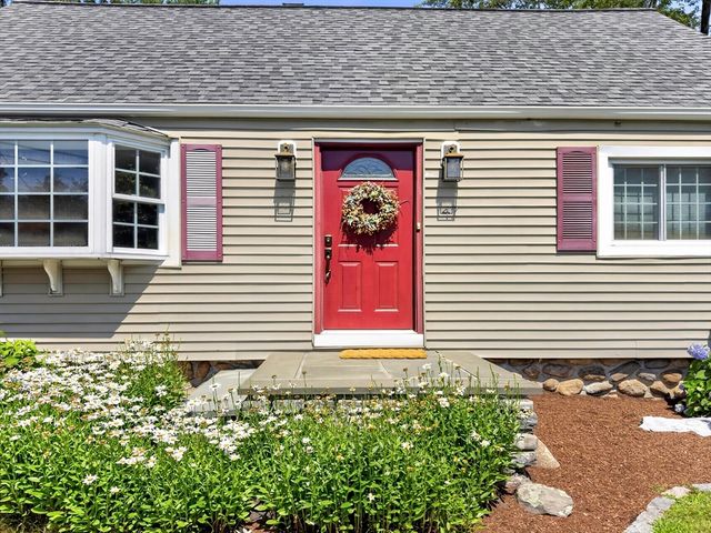 47 Maple Cir, Shrewsbury, MA 01545