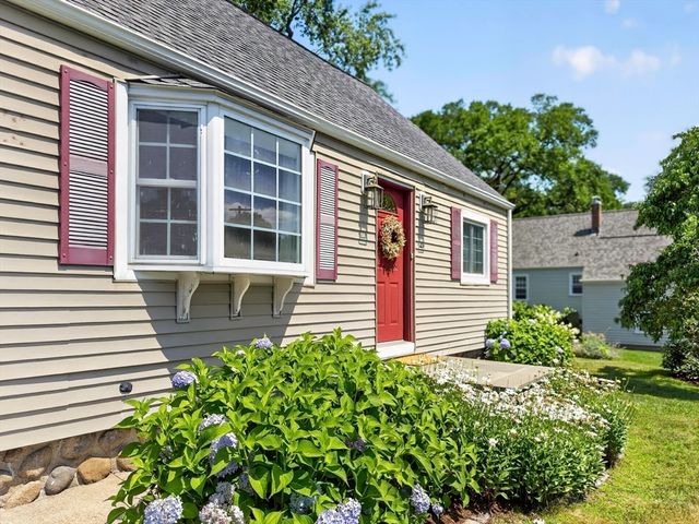 47 Maple Cir, Shrewsbury, MA 01545