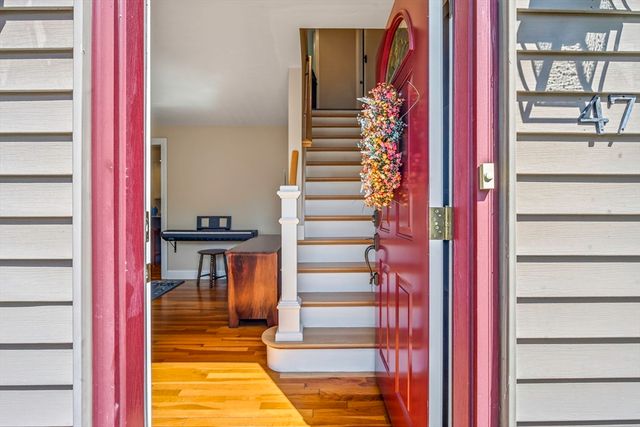 47 Maple Cir, Shrewsbury, MA 01545