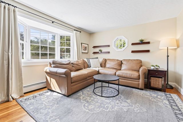 47 Maple Cir, Shrewsbury, MA 01545