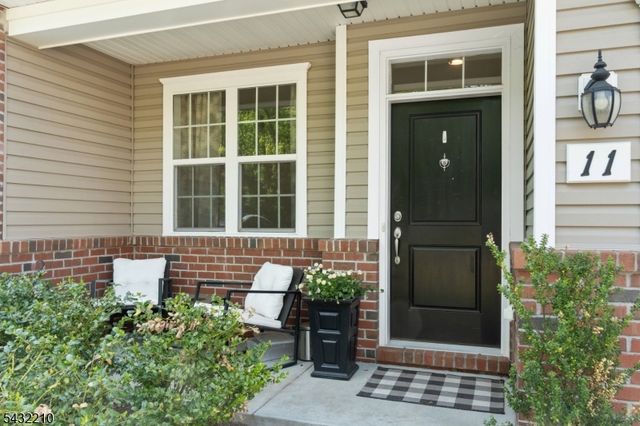 11 Cannon Dr, Pennington Boro, NJ 08534