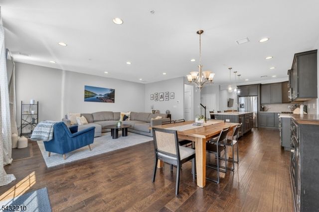 11 Cannon Dr, Pennington Boro, NJ 08534