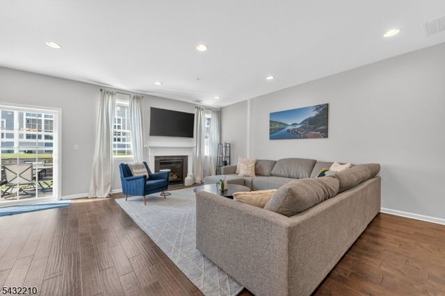 11 Cannon Dr, Pennington Boro, NJ 08534