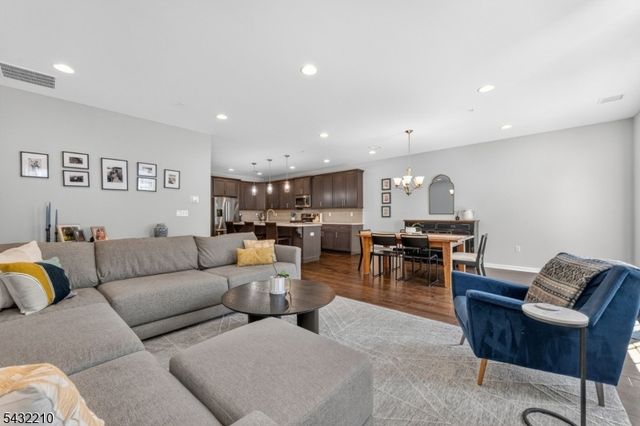 11 Cannon Dr, Pennington Boro, NJ 08534