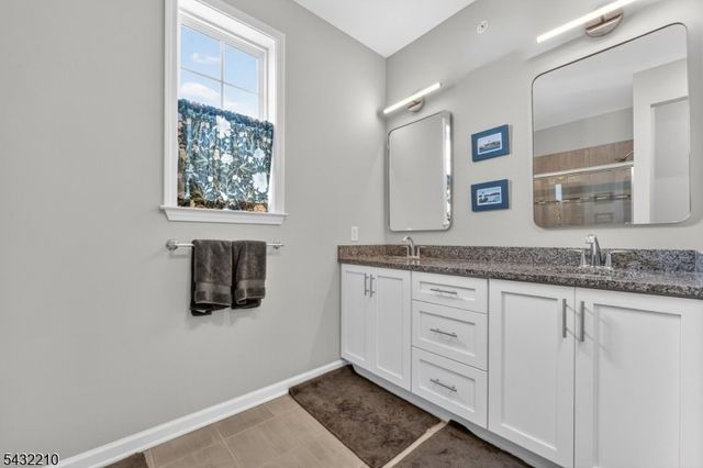 11 Cannon Dr, Pennington Boro, NJ 08534