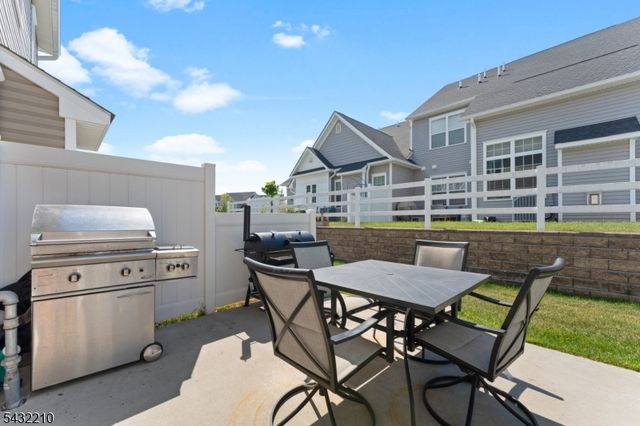 11 Cannon Dr, Pennington Boro, NJ 08534