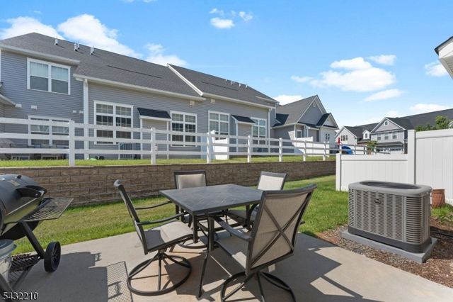 11 Cannon Dr, Pennington Boro, NJ 08534
