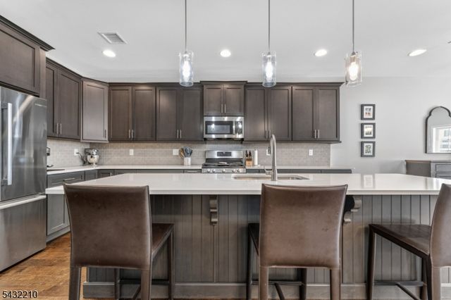 11 Cannon Dr, Pennington Boro, NJ 08534
