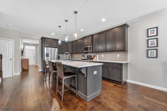 11 Cannon Dr, Pennington Boro, NJ 08534