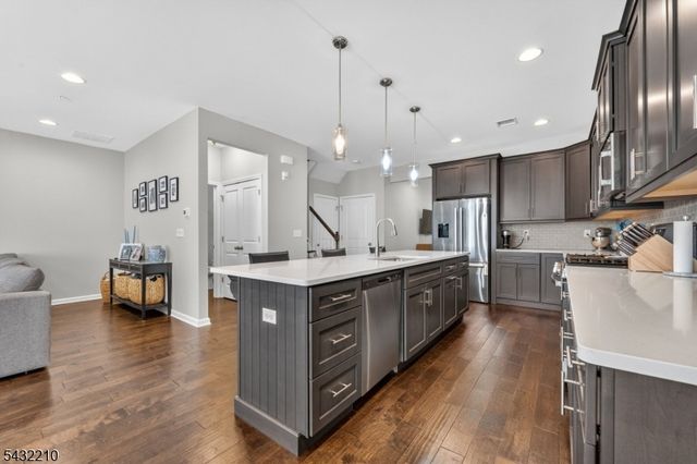 11 Cannon Dr, Pennington Boro, NJ 08534