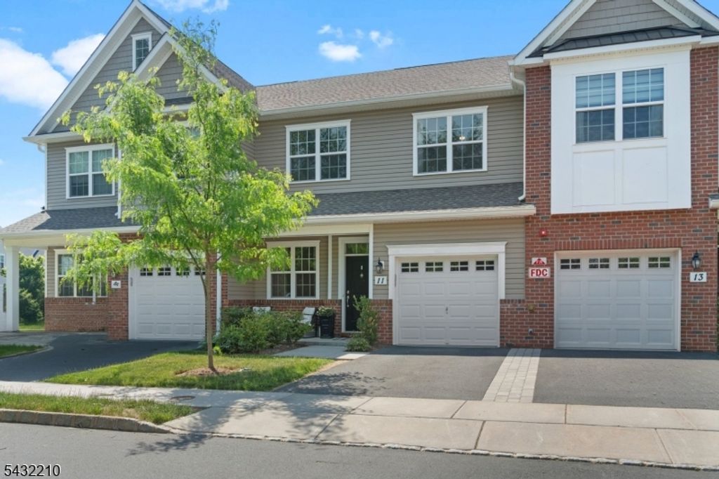 11 Cannon Dr, Pennington Boro, NJ 08534