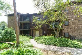 73 W Pier Drive 201, Westmont, IL 60559