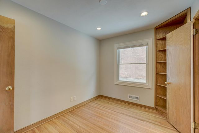 90 Finn Street S, Saint Paul, MN 55105