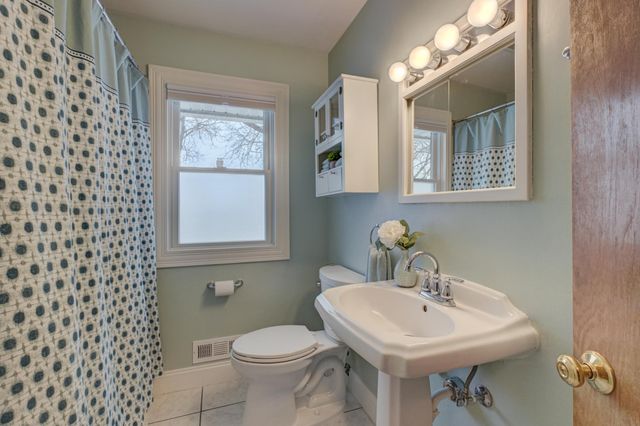 90 Finn Street S, Saint Paul, MN 55105