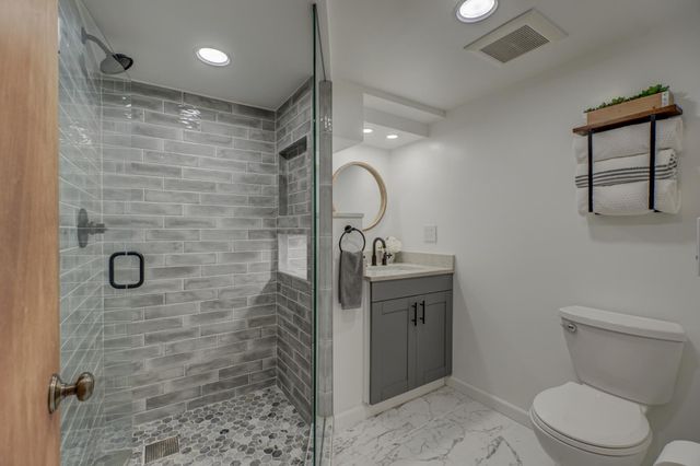 90 Finn Street S, Saint Paul, MN 55105