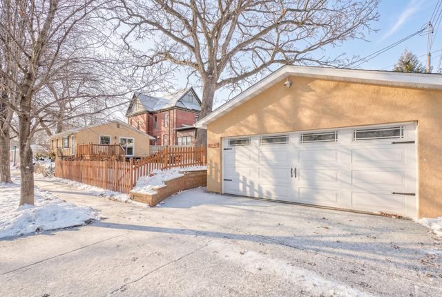 90 Finn Street S, Saint Paul, MN 55105