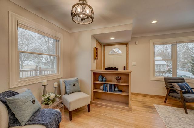 90 Finn Street S, Saint Paul, MN 55105