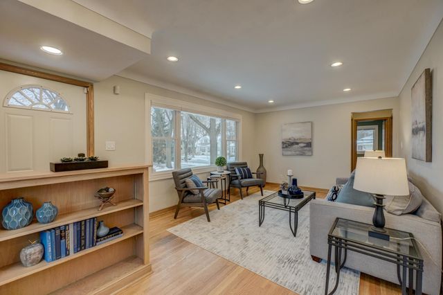 90 Finn Street S, Saint Paul, MN 55105