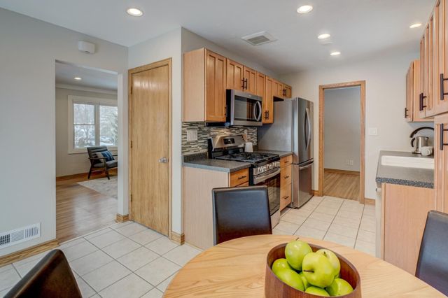 90 Finn Street S, Saint Paul, MN 55105