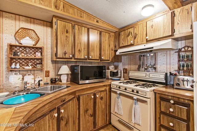 206 ANTHONY Avenue, Interlachen, FL 32148