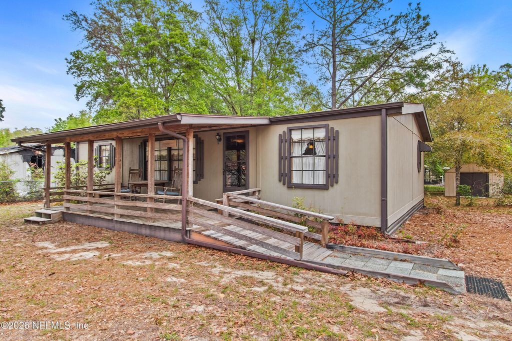 206 ANTHONY Avenue, Interlachen, FL 32148