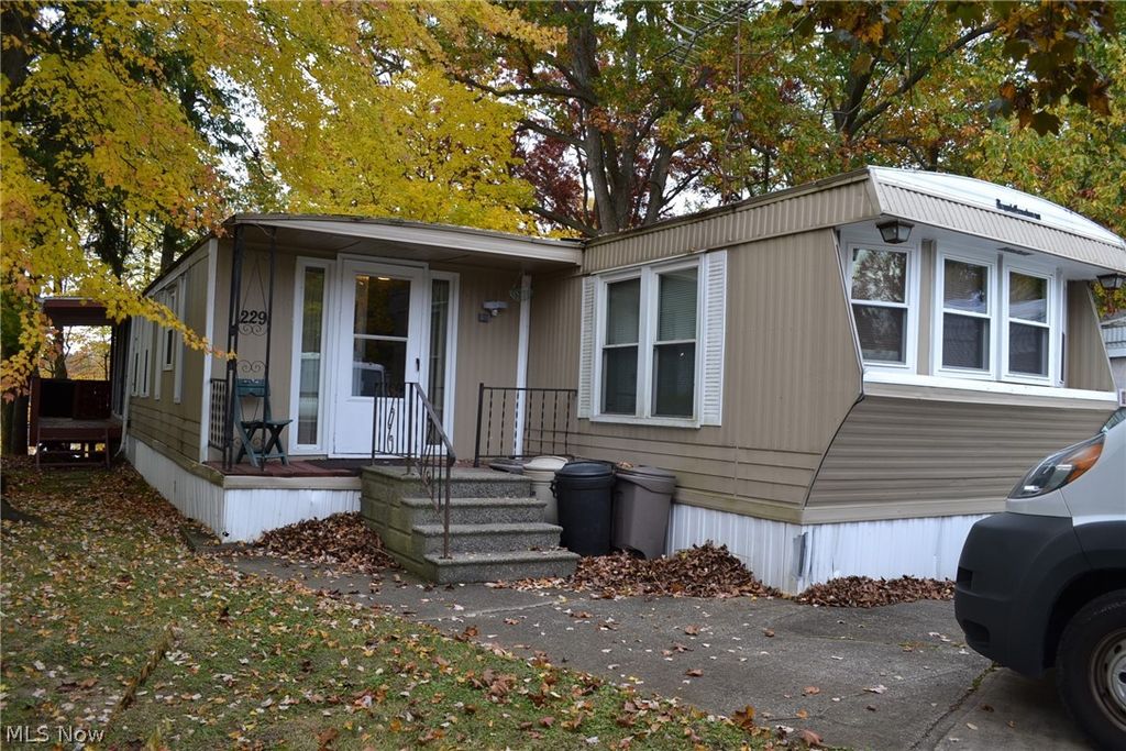 229 Lake Shore Terrace, Warren, OH 44481