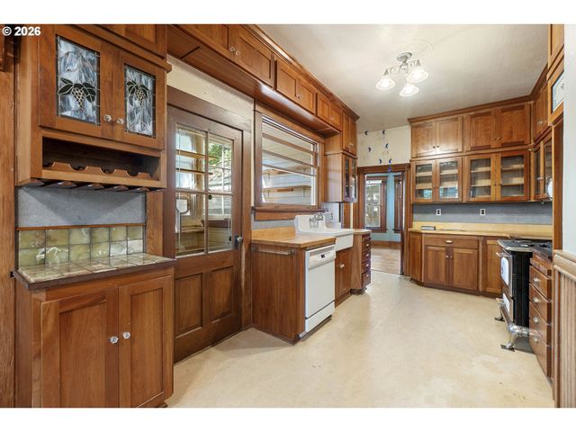 2022 N WILLAMETTE Blvd, Portland, OR 97217