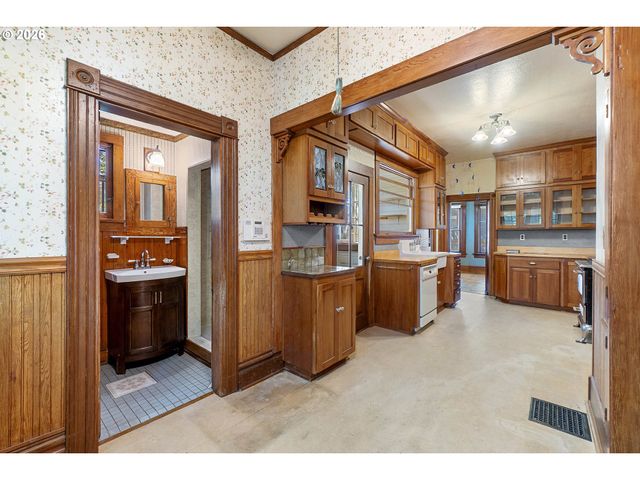 2022 N WILLAMETTE Blvd, Portland, OR 97217