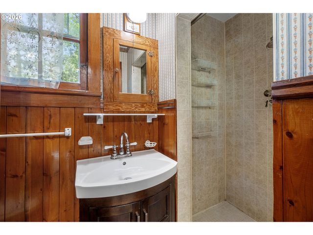 2022 N WILLAMETTE Blvd, Portland, OR 97217