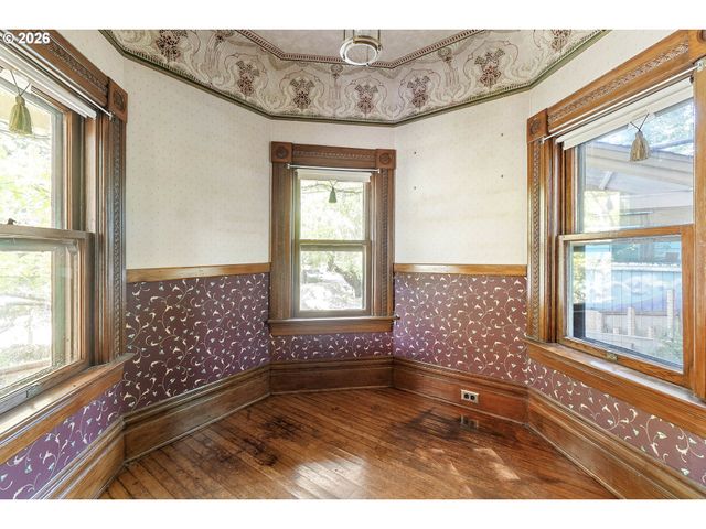 2022 N WILLAMETTE Blvd, Portland, OR 97217