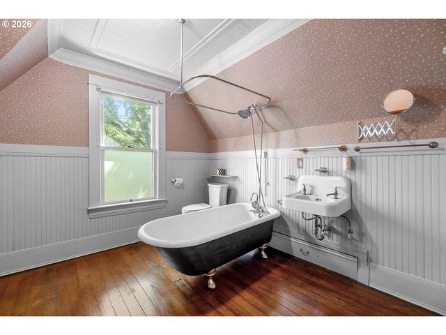 2022 N WILLAMETTE Blvd, Portland, OR 97217