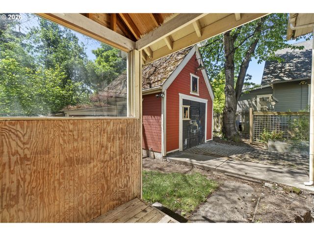 2022 N WILLAMETTE Blvd, Portland, OR 97217