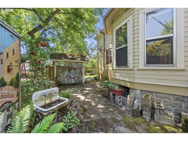 2022 N WILLAMETTE Blvd, Portland, OR 97217
