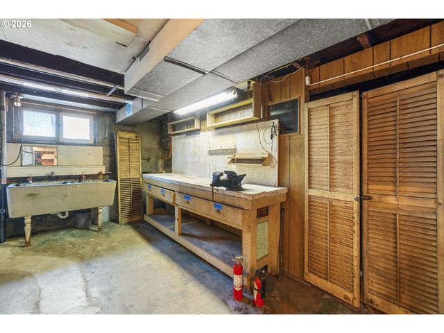 2022 N WILLAMETTE Blvd, Portland, OR 97217