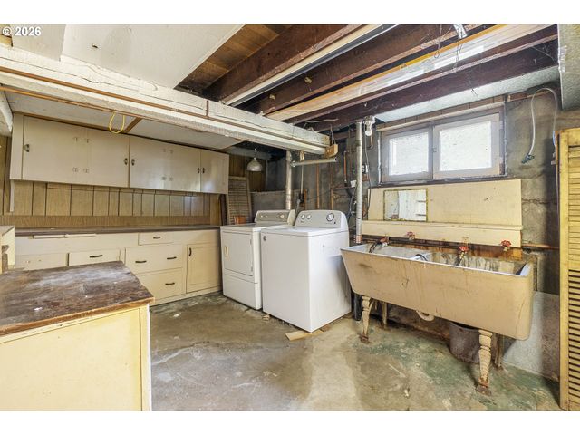 2022 N WILLAMETTE Blvd, Portland, OR 97217