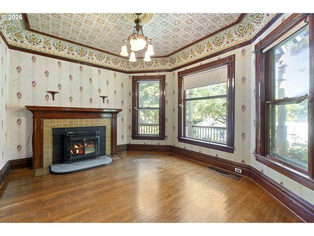 2022 N WILLAMETTE Blvd, Portland, OR 97217