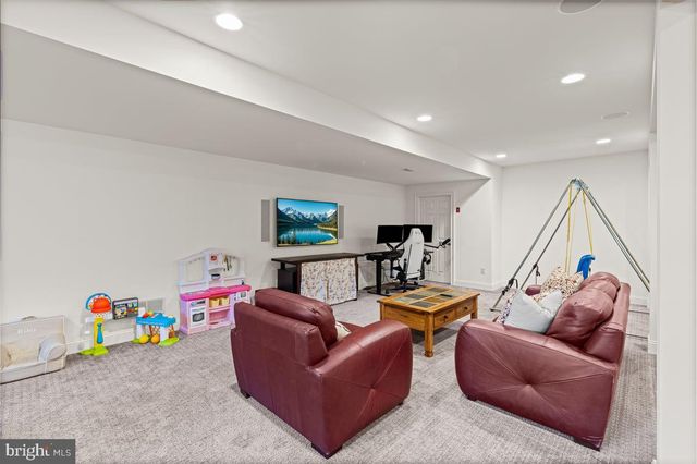 311 SAINT JAMES DR, Langhorne, PA 19047