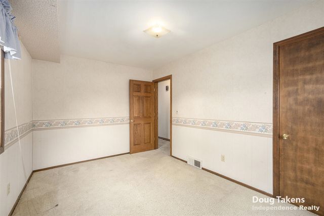 1129 Elmwood Drive, Jenison, MI 49428