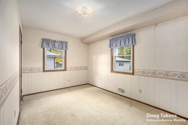 1129 Elmwood Drive, Jenison, MI 49428