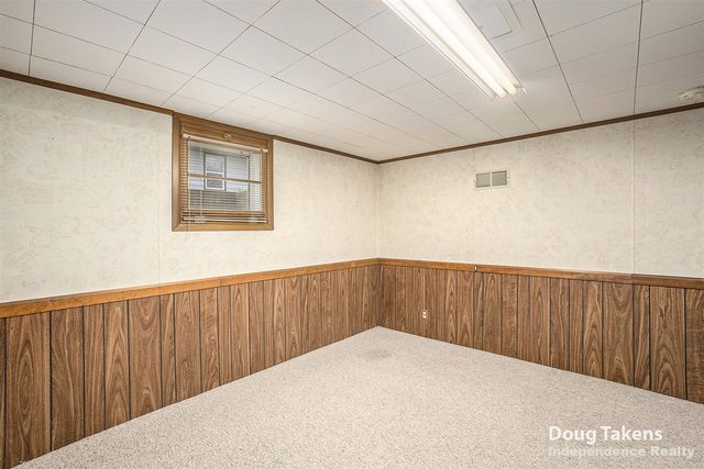 1129 Elmwood Drive, Jenison, MI 49428