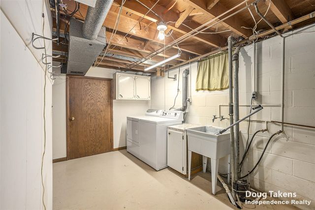 1129 Elmwood Drive, Jenison, MI 49428