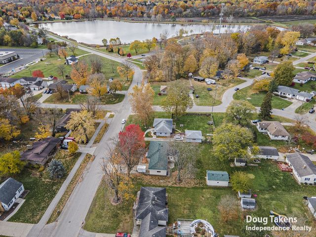 1129 Elmwood Drive, Jenison, MI 49428